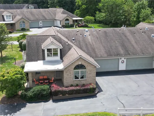 121 STEEPLECHASE CIRCLE gallery image 4