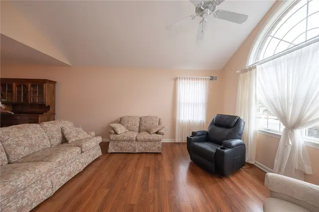 121 STEEPLECHASE CIRCLE gallery image 9