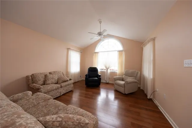 121 STEEPLECHASE CIRCLE gallery image 16