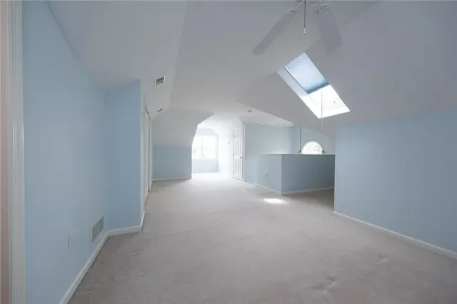 121 STEEPLECHASE CIRCLE gallery image 29