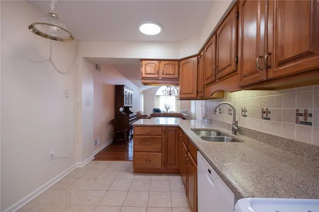 121 STEEPLECHASE CIRCLE gallery image 31