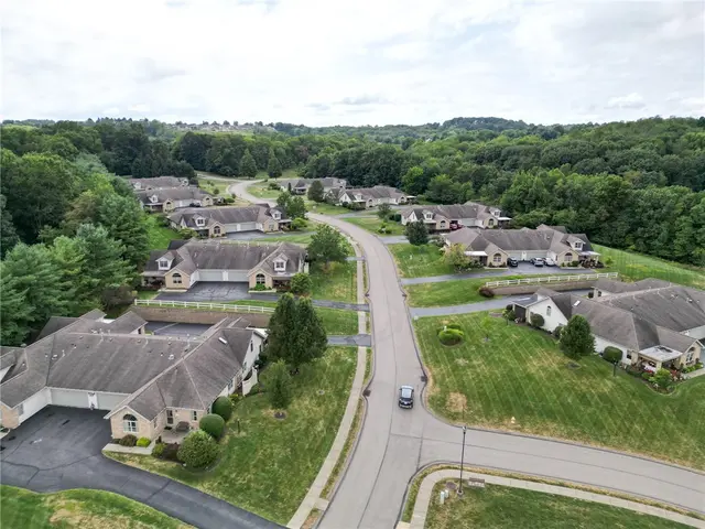 121 STEEPLECHASE CIRCLE gallery image 32