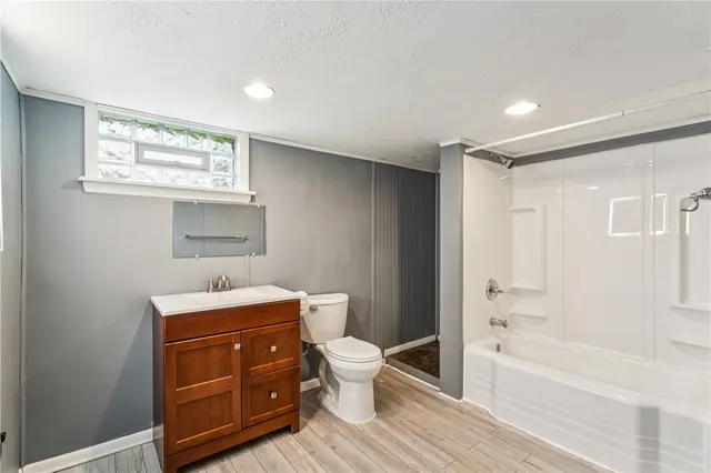 121 Valley Road gallery image 32