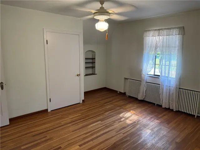 121 Woodhaven Ln gallery image 4