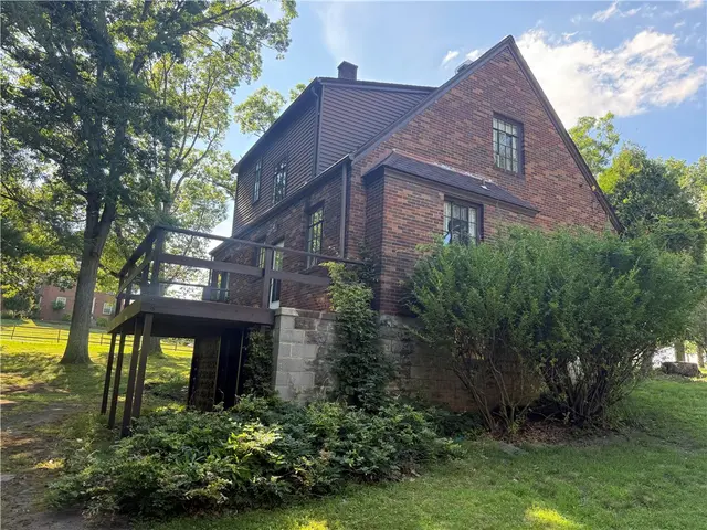 121 Woodhaven Ln gallery image 6