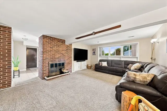 1216 Applewood Dr gallery image 3