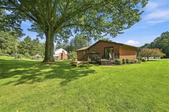 1216 Applewood Dr gallery image 6