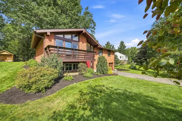 1216 Applewood Dr gallery image 7
