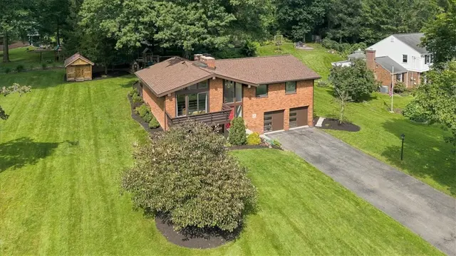 1216 Applewood Dr gallery image 8