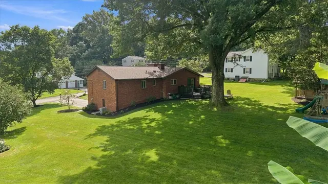 1216 Applewood Dr gallery image 9