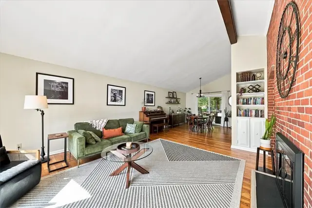 1216 Applewood Dr gallery image 12