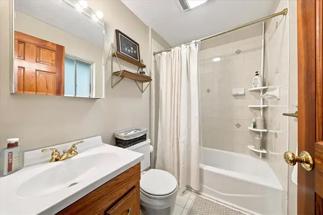 1216 Applewood Dr gallery image 15