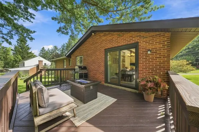 1216 Applewood Dr gallery image 17