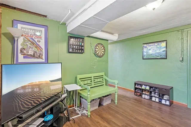122 Hillcrest Dr gallery image 6
