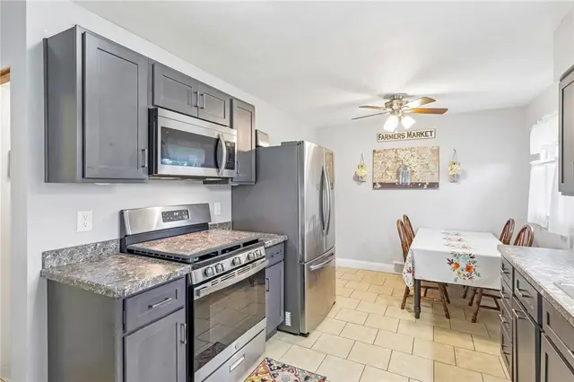 122 Hillcrest Dr gallery image 11