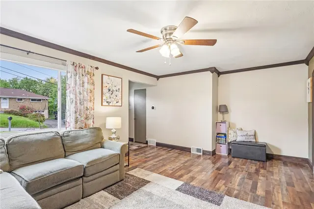 122 Hillcrest Dr gallery image 19
