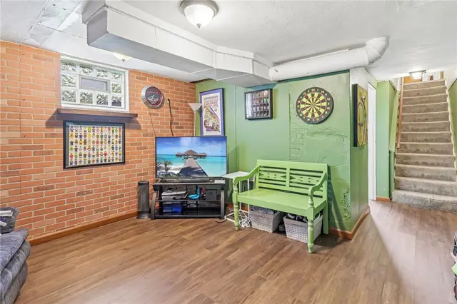 122 Hillcrest Dr gallery image 22