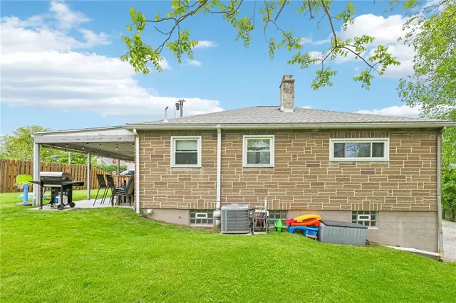 122 Hillcrest Dr gallery image 27