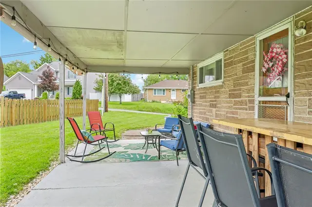 122 Hillcrest Dr gallery image 32