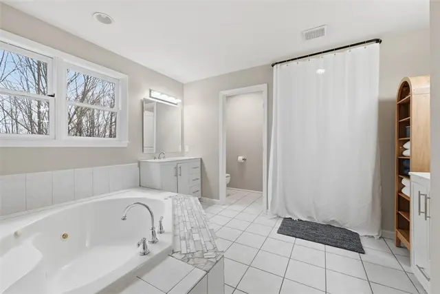 122 Oakhaven Drive gallery image 35
