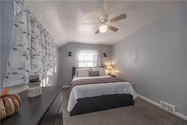 122 Park Pl gallery image 4