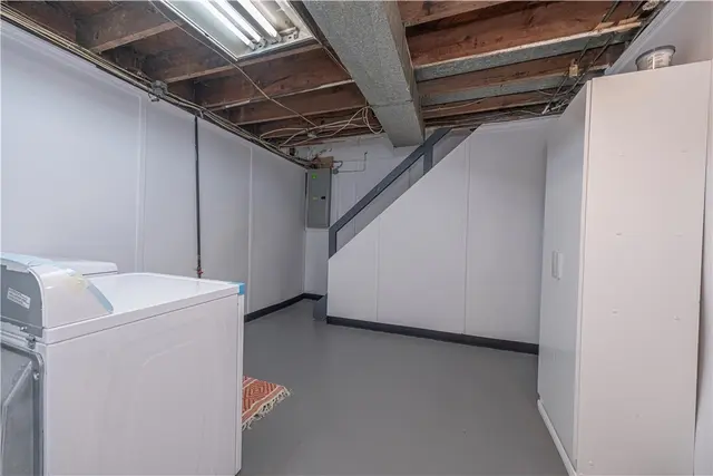 122 Park Pl gallery image 9