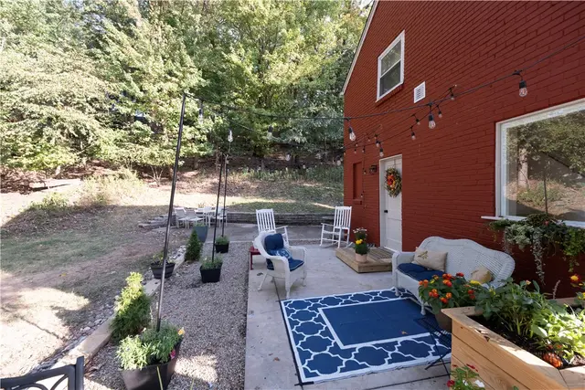 122 Park Pl gallery image 16