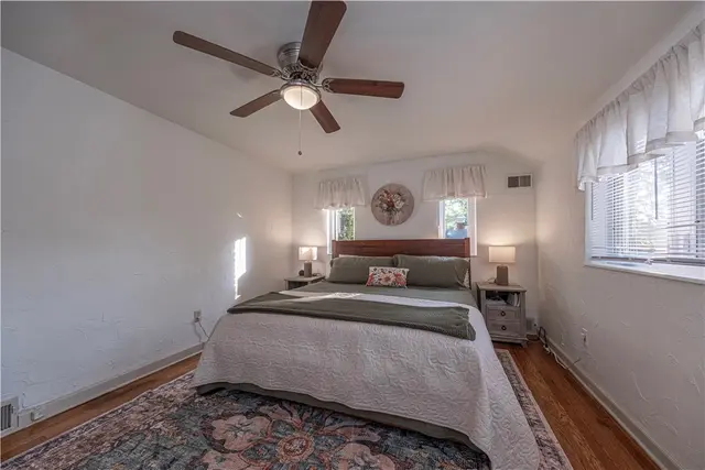 122 Park Pl gallery image 17
