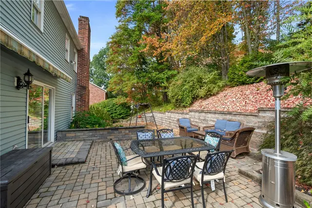 122 Rippling Brook Drive gallery image 2