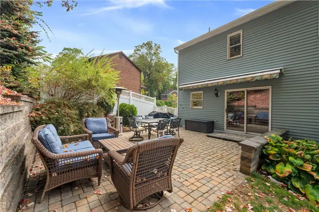 122 Rippling Brook Drive gallery image 4