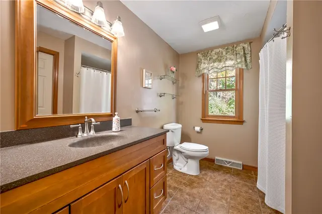 122 Rippling Brook Drive gallery image 9