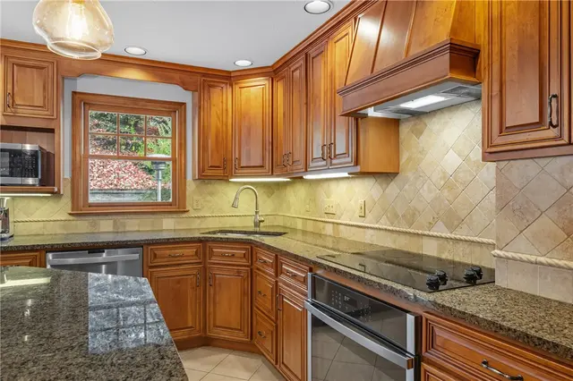 122 Rippling Brook Drive gallery image 20
