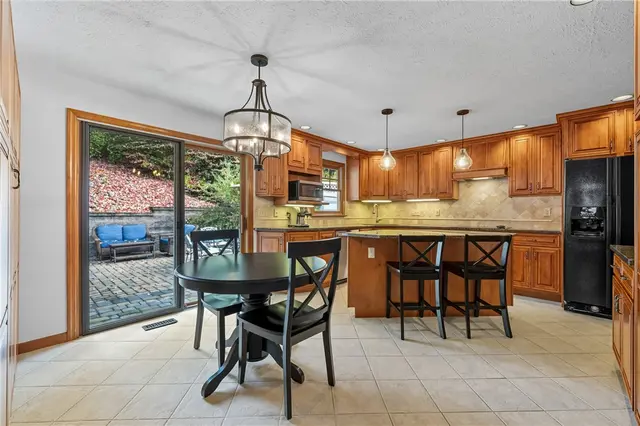 122 Rippling Brook Drive gallery image 21