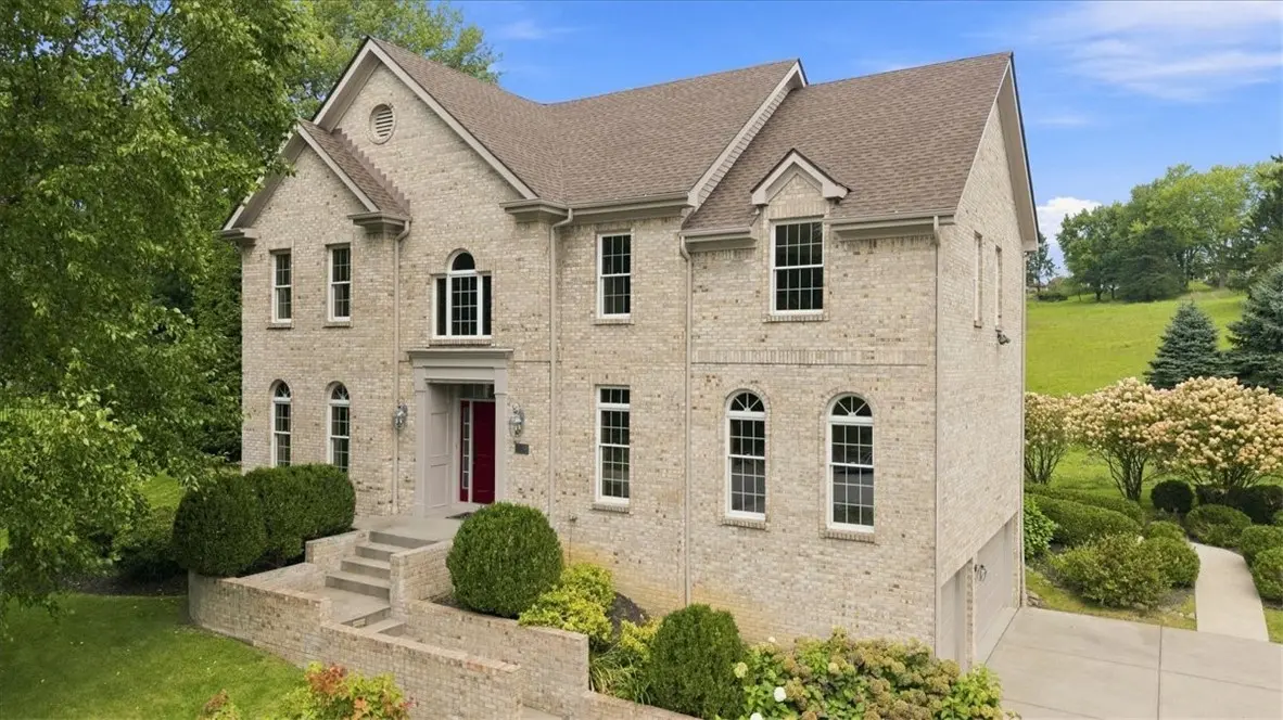 123 Foxwood Dr