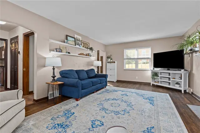 123 Lindley Ln gallery image 9