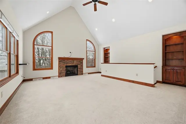 123 Meadowvue Dr gallery image 7