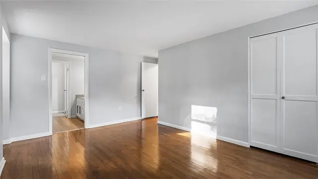 123 Oxbridge Dr gallery image 8