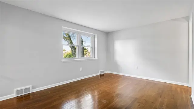 123 Oxbridge Dr gallery image 10