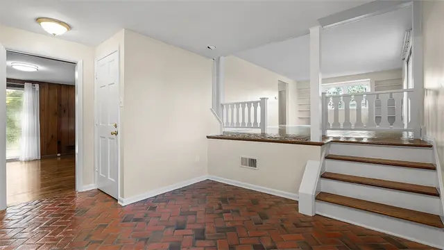 123 Oxbridge Dr gallery image 19
