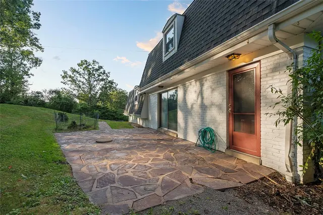 123 Oxbridge Dr gallery image 24
