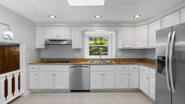 123 Oxbridge Dr gallery image 28