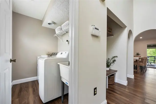 123 Shady Oak Dr gallery image 3