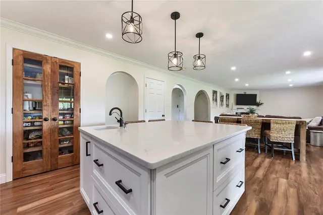 123 Shady Oak Dr gallery image 5