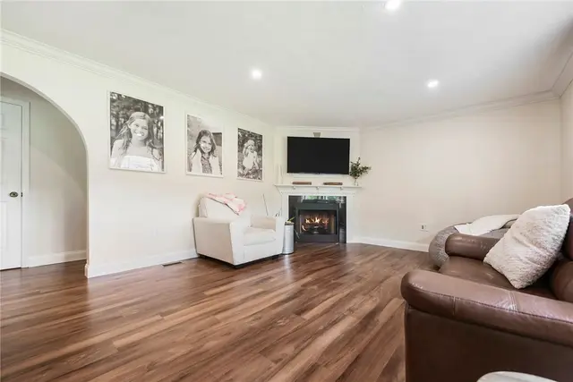 123 Shady Oak Dr gallery image 12