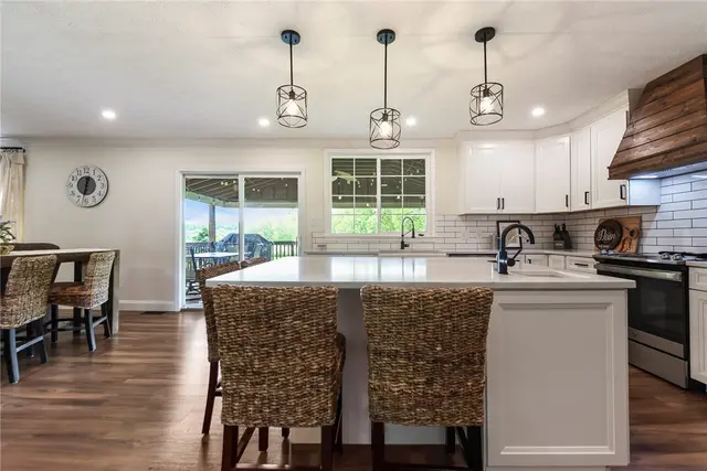 123 Shady Oak Dr gallery image 24
