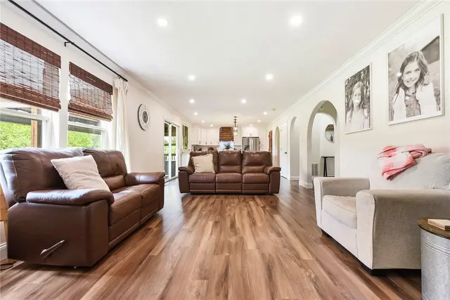 123 Shady Oak Dr gallery image 25