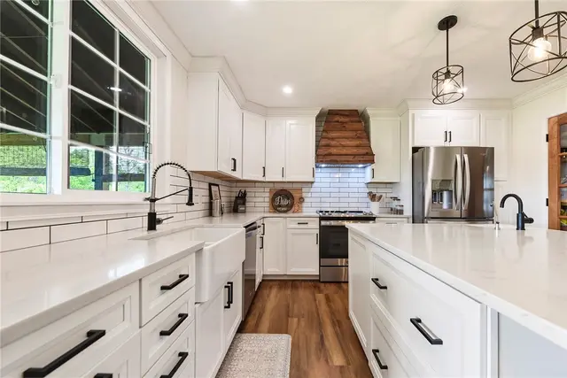 123 Shady Oak Dr gallery image 32