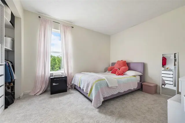 123 Shady Oak Dr gallery image 34