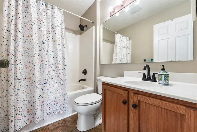 123 Shady Oak Dr gallery image 39