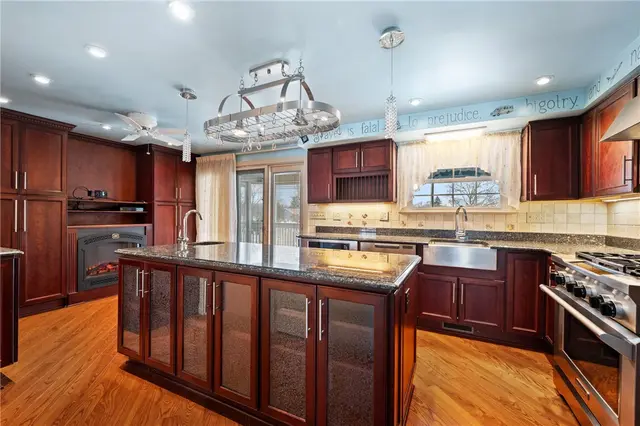 1238 Regency Dr gallery image 2